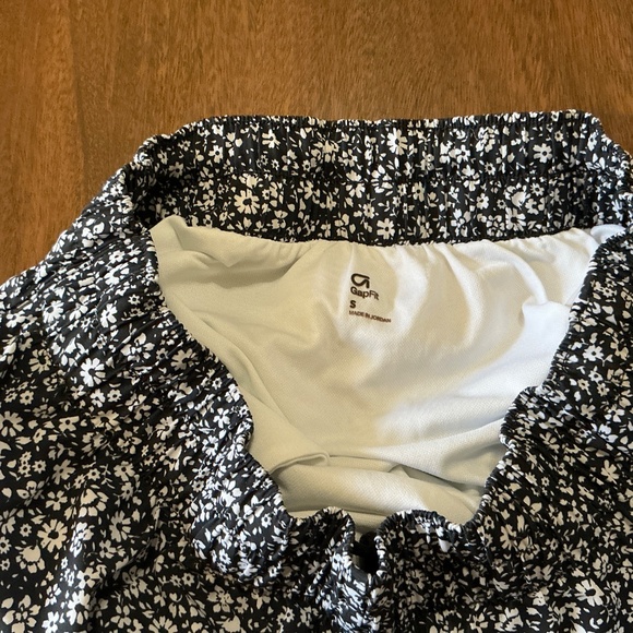 Gap Fit Shorts - Picture 4 of 5